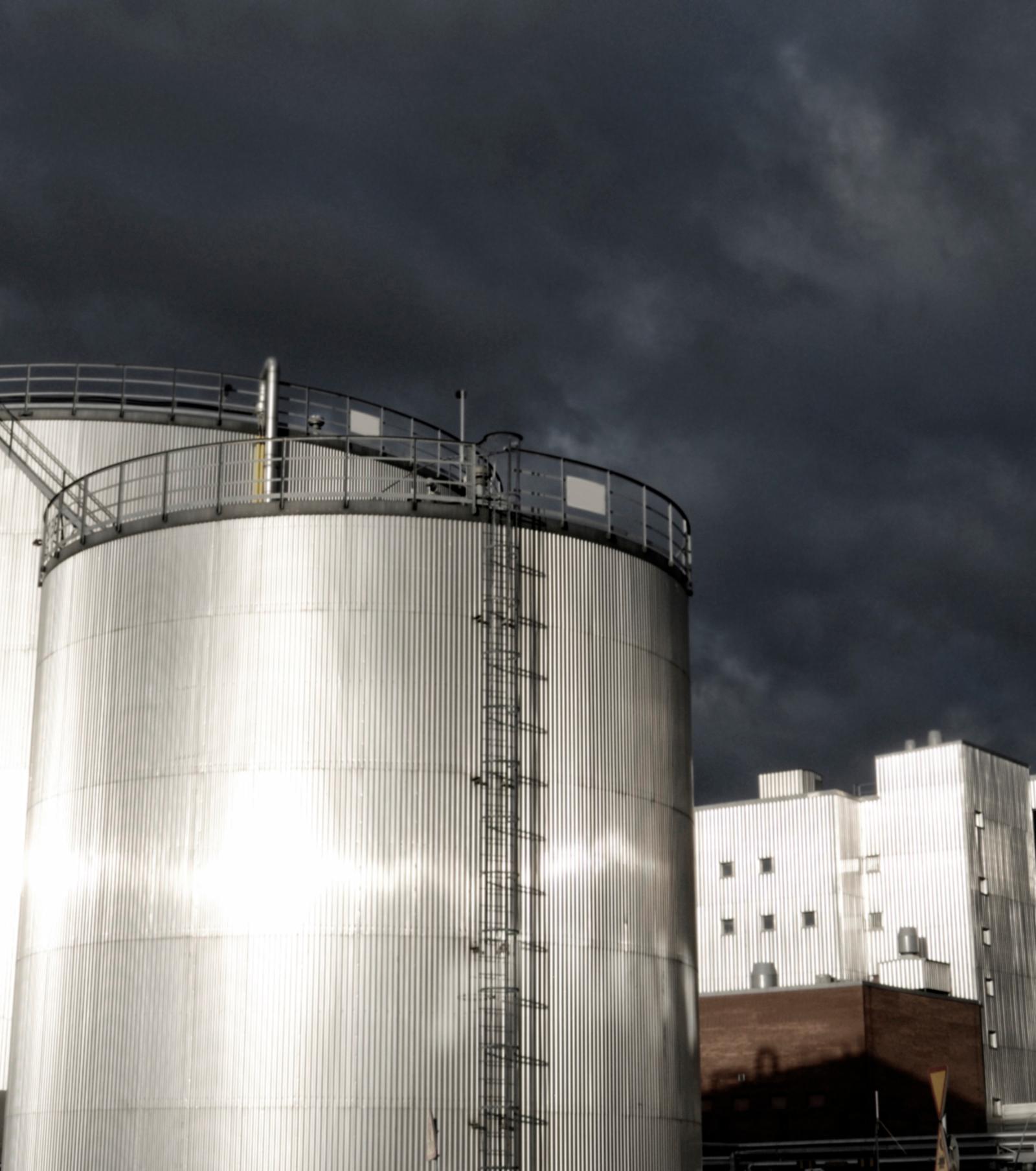 Hormuz Closure Drives Up Fuel Costs for Cincinnati Logistics Operators